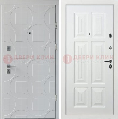 Белая стальная дверь в квартиру с панелями МДФ ДМ-494 в Чебоксарах