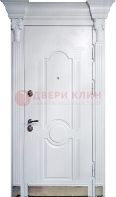 Белая металлическая дверь с массивом дуба для дома ДМД-59 в Чебоксарах