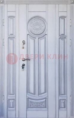 Белая двухстворчатая дверь с массивом дуба ДМД-72 в Чебоксарах