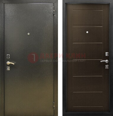 Темная металлическая дверь с порошковым напылением ДП-105 в Чебоксарах