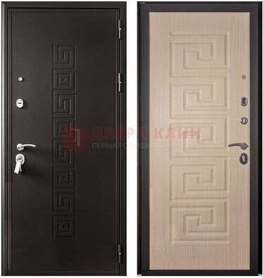 Коричневая стальная дверь с порошковым напылением с дизайном ДП-37 в Чебоксарах