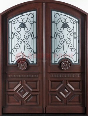 Арочная коричневая парадная дверь ДПР-66 в Чебоксарах
