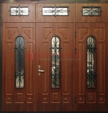 Парадная дверь с металлическими вставками и ковкой ДПР-72 в дом в Чебоксарах