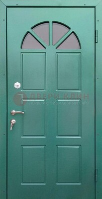 Зеленая стальная дверь со стеклом для дома ДС-28 в Чебоксарах