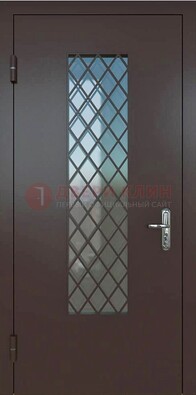 Темная металлическая дверь с решеткой и стеклом ДС-7 в Чебоксарах