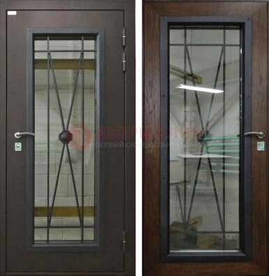 Коричневая железная дверь со стеклом для частного дома ДС-8 в Чебоксарах