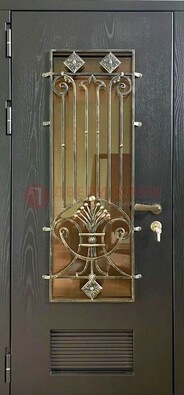 Одностворчатая железная дверь со стеклом и ковкой для дома ДСК-101 в Чебоксарах