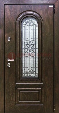 Темная филенчатая железная дверь со стеклом и ковкой ДСК-102 в Чебоксарах