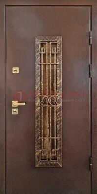 Металлическая дверь с порошковым напылением со стеклом и ковкой ДСК-110 в Чебоксарах