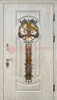 Светлая железная дверь со стеклом ковкой для коттеджа ДСК-134 в Чебоксарах