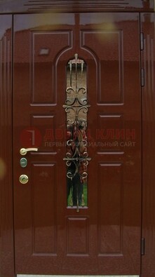 Красивая металлическая дверь со стеклом и ковкой ДСК-33 в Чебоксарах