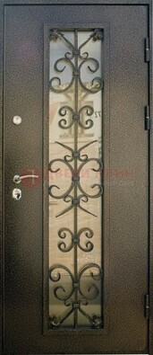 Входная дверь Дверь со стеклом и ковкой черного цвета ДСК-76 для веранды в Чебоксарах