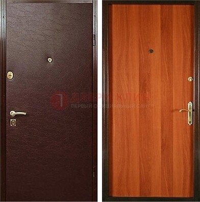 Коричневая металлическая дверь с винилискожей ДВ-20 в Чебоксарах