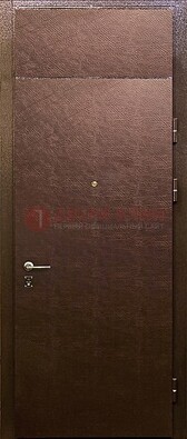 Коричневая стальная дверь с винилискожей ДВ-24 в Чебоксарах