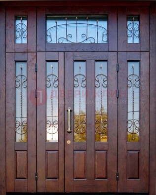 Коричневая парадная дверь с виноритом и ковкой ДВТ-168 в Чебоксарах