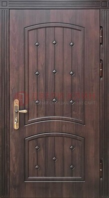 Коричневая уличная дверь с виноритом для дома ДВТ-235 в Чебоксарах