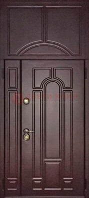 Коричневая железная дверь с виноритом и верхней фрамугой ДВТ-243 в Чебоксарах