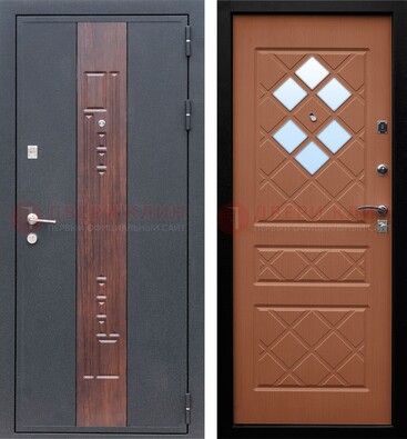 Серая входная дверь с зеркальными квадратиками внутри ДЗ-79 в Чебоксарах