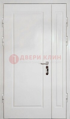 Полуторная металлическая дверь с МДФ в белом цвете ПЛ-24 в Чебоксарах