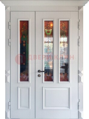 Белая полуторная металлическая дверь с витражом ВЖ-12 в Чебоксарах
